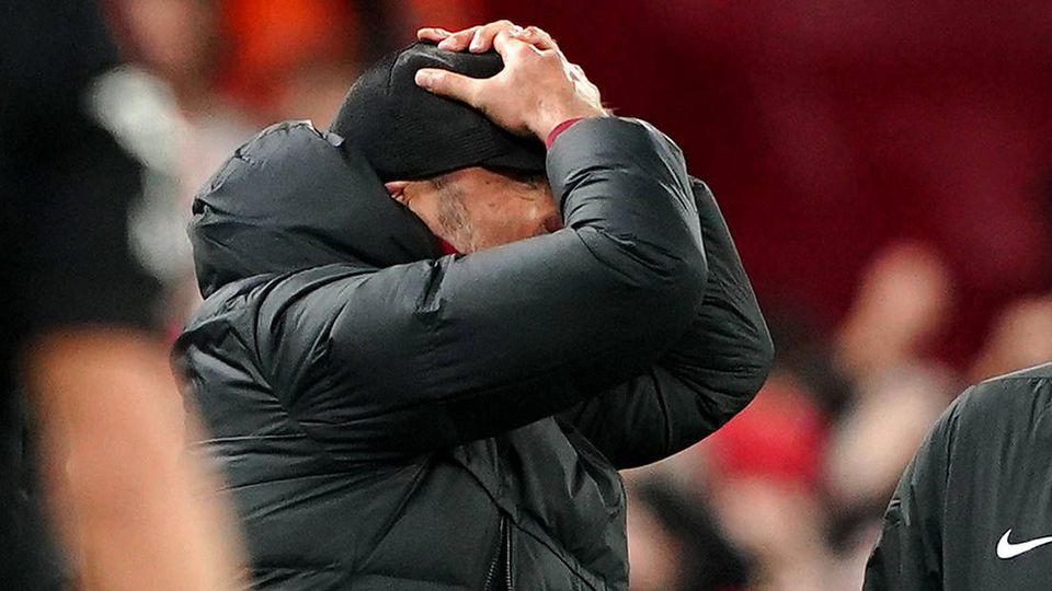 Vídeo: momentos de pânico para Klopp depois de perder a aliança