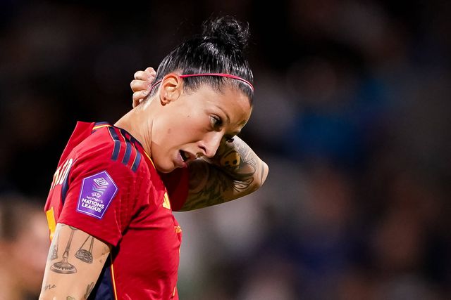 Jenni Hermoso com a camisola da seleção de Espanha