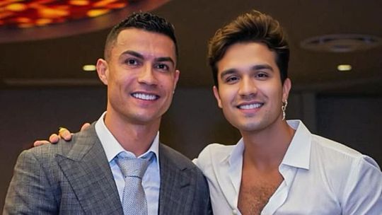 Cristiano Ronaldo convidou Luan Santana para cantar na passagem de ano e deu-lhe uma prenda de luxo