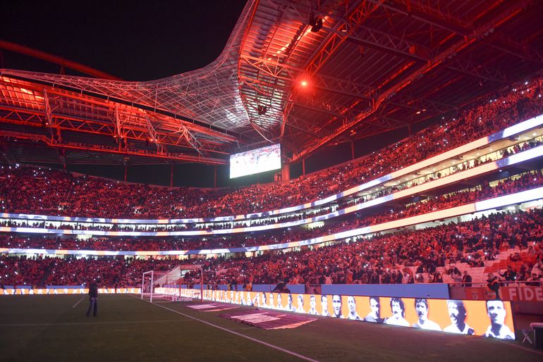 Estádio da Luz, casa do Benfica, com capacidade para mais de 64 mil pessoas. Feito para o Euro 2004, a Sports Render destaca a acústica e o voo da águia Vitória (foto: Sérgio Miguel Santos)