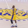 LeBron James em campo durante o encontro contra os Cleveland Cavaliers