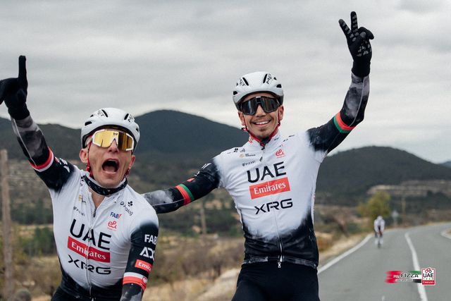 Ano novo, roupa nova! UAE já divulgou equipamentos para Pogacar, Almeida & companhia