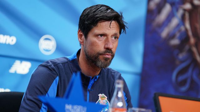 Vítor Bruno em conferência de imprensa