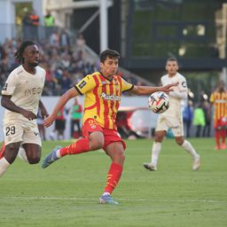 Abdukodir Khusanov em ação pelo Lens