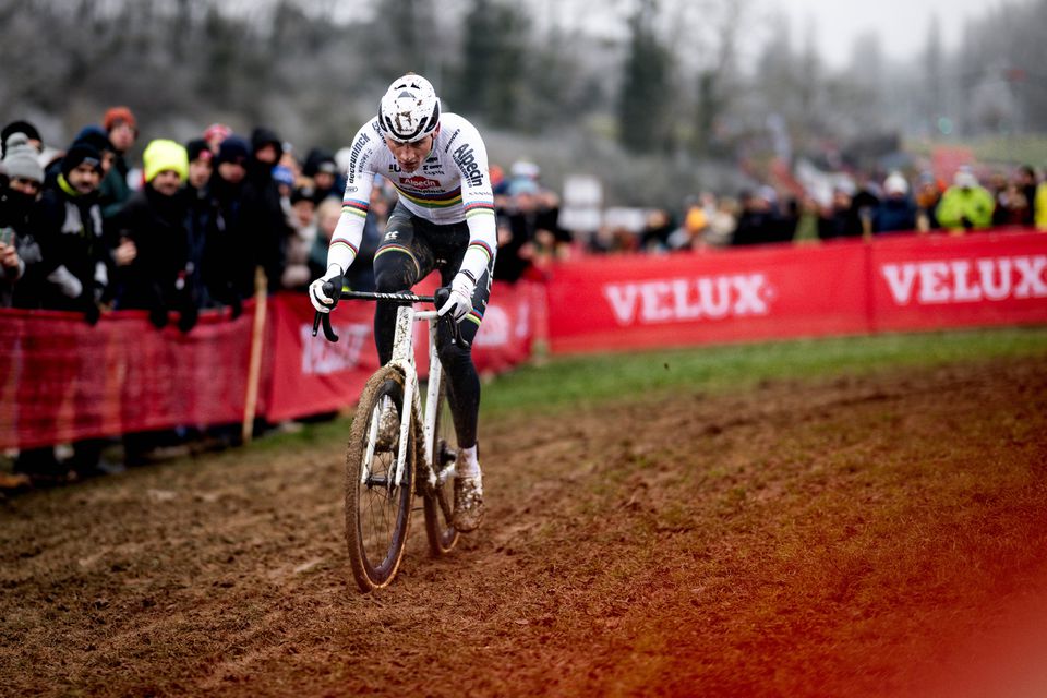 Van der Poel continua de baixa e o segundo duelo com Van Aert está em dúvida