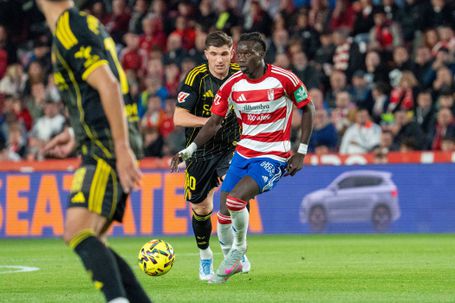 Faye, extremo de 22 anos do Granada, tem este época 21 jogos, dois golos e seis assistências - Foto: IMAGO