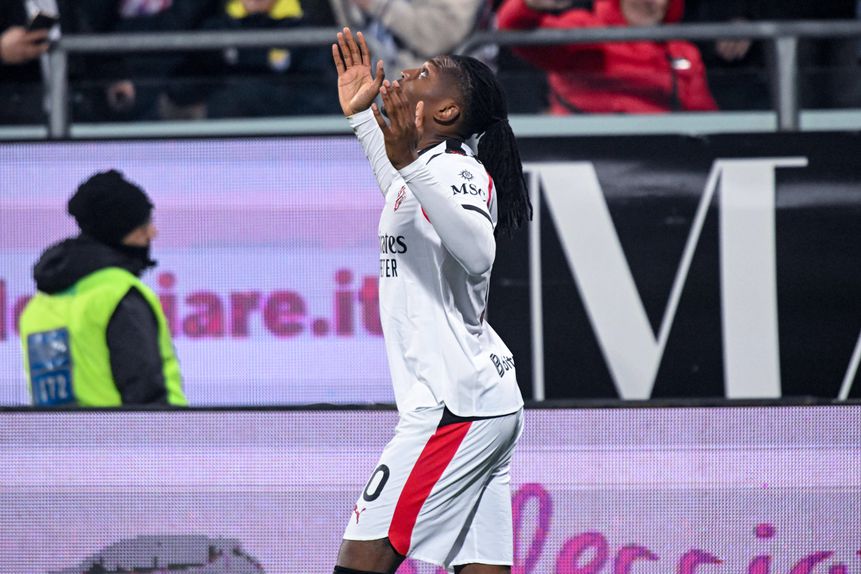 Rafael Leão festeja golo apontado frente ao Cagliari