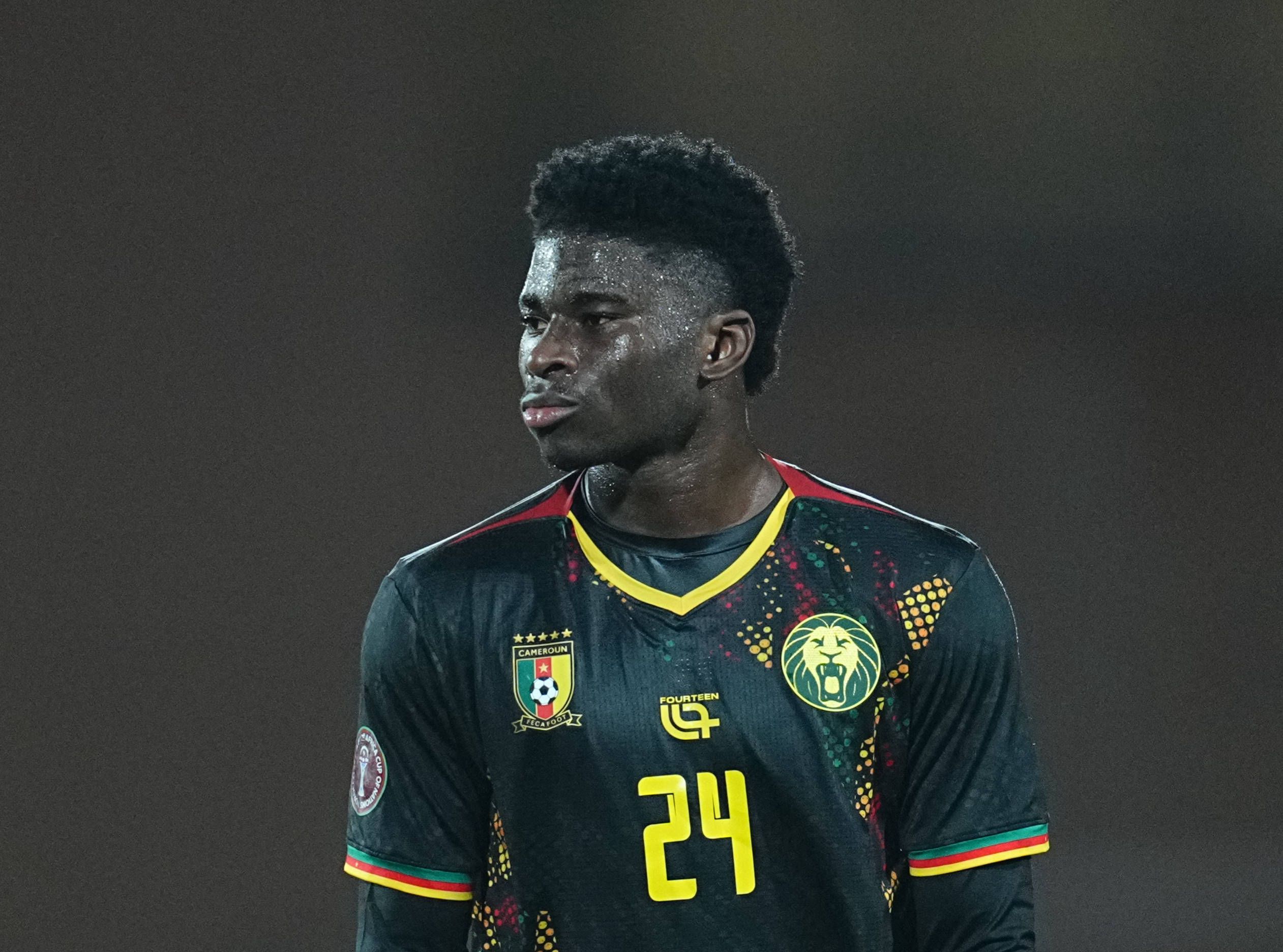 O camaronês Carlos Baleba é um dos talentos mais disputados do momento, mas não se vai mostrar no Mundial