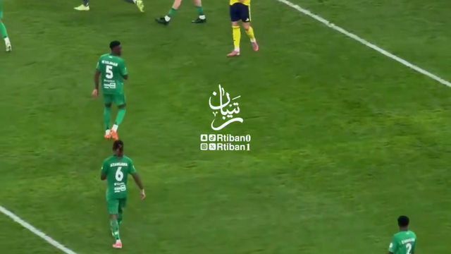 O passe de Félix foi delicioso, mas... Ronaldo atrapalhou-se com a bola