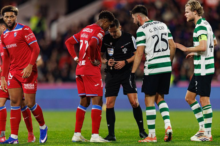 Gustavo Correia foi o árbitro da partida em Barcelos