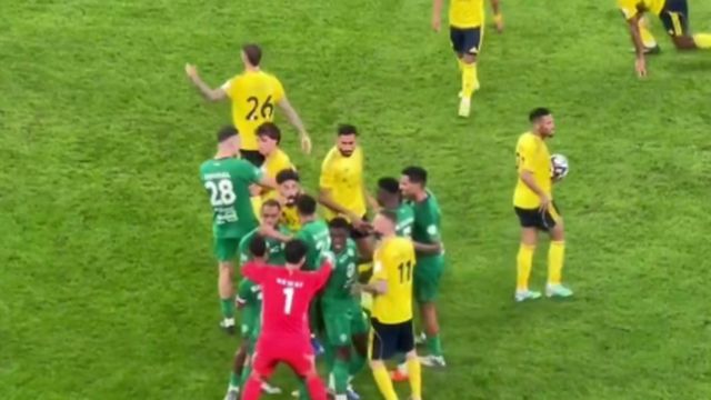 João Félix sofre agressão e gera-se o caos no relvado (vídeo)