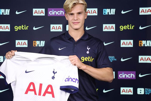 Mercado (oficial): Tottenham contrata médio sueco de 18 anos