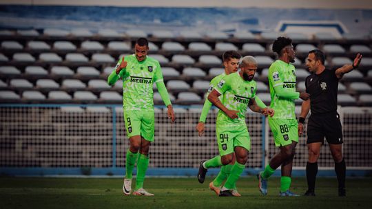 Vilaverdense impede liderança reforçada do Santa Clara em jogo histórico no futebol nacional