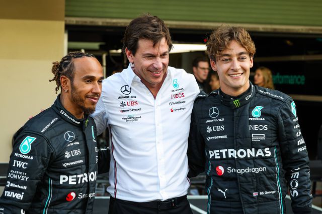 Diretor da Mercedes garante tratamento igual para Hamilton e Russell em 2024