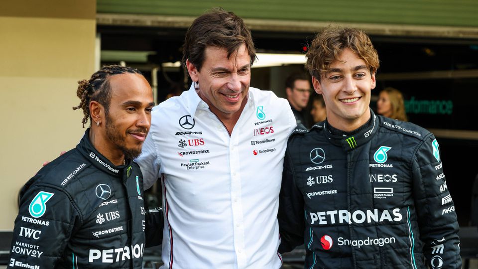 Diretor da Mercedes garante tratamento igual para Hamilton e Russell em 2024