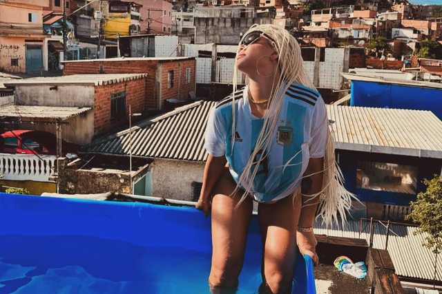 Wanda Nara lança canção em português e com influências futebolísticas