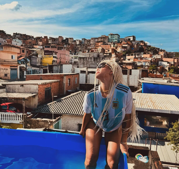 Wanda Nara lança canção em português e com influências futebolísticas