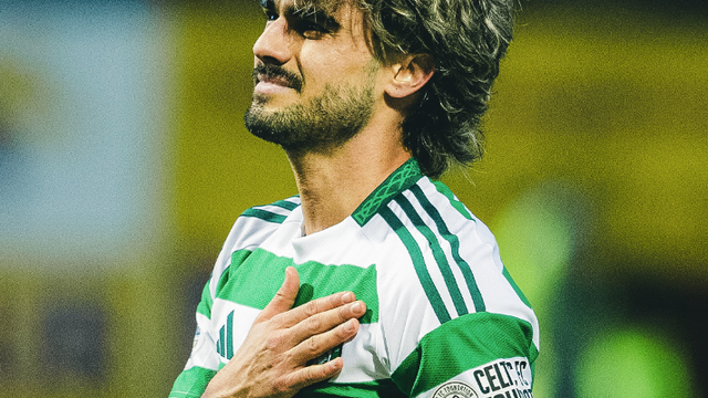 Jota marcou no regresso ao Celtic e não controlou as lágrimas diante dos adeptos