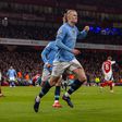 Haaland festeja golo ao Arsenal