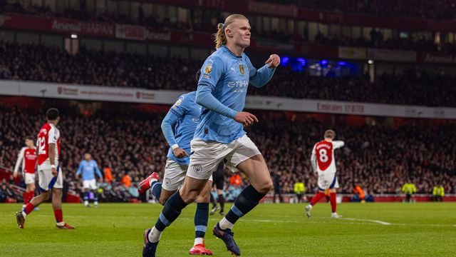 Haaland festeja golo ao Arsenal