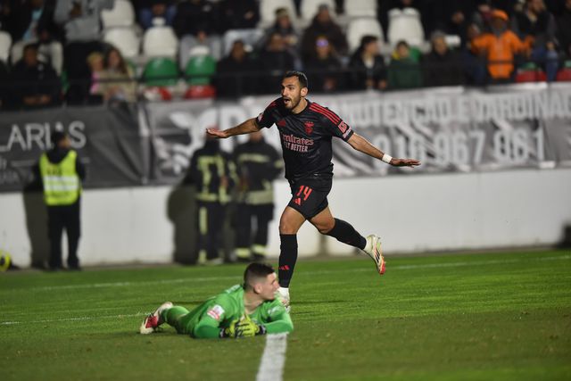 Pavlidis acaba de marcar o terceiro golo do Benfica
