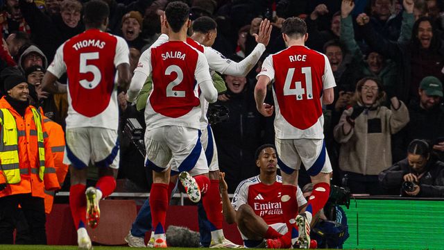 Myles Lewis-Skelly festeja o 3-1 para o Arsenal diante do Manchester City