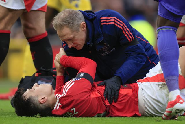 Lisandro Martínez volta a lesionar-se no Manchester United