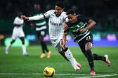 Geny Catamo em disputa com Paulo Victor no Sporting-Farense (EPA/RODRIGO ANTUNES)