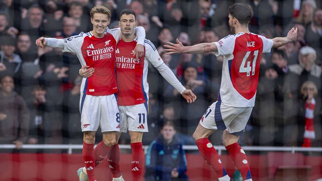 Martin Odegaard festeja golo ao Manchester City