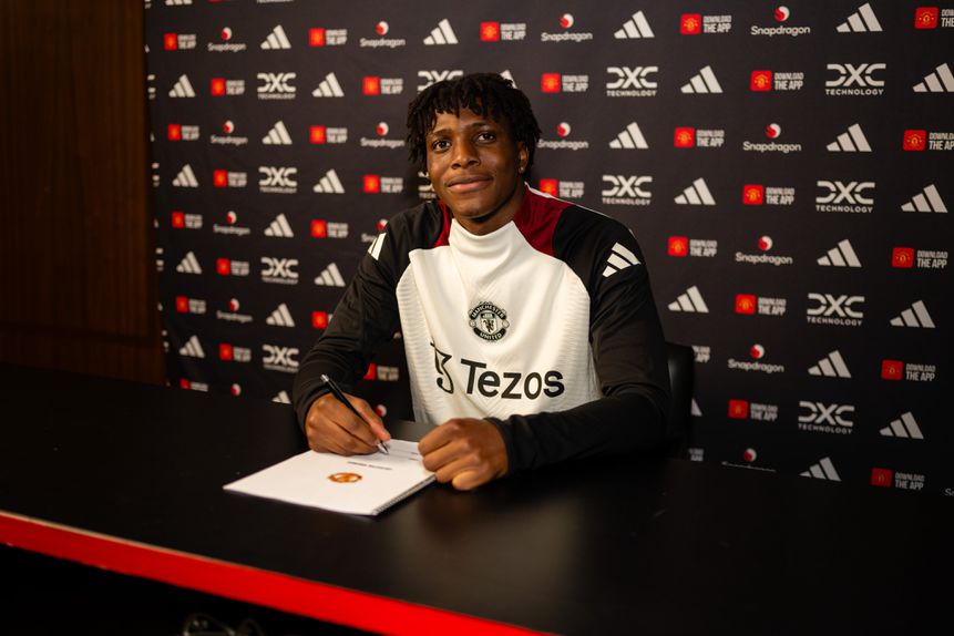 Dorgu, reforço para Ruben Amorim, a assinar contrato com o Manchester United