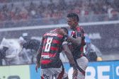 Bruno Henrique festeja golo ao Botafogo na Supertaça do Brasil