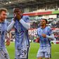Kulusevski e Pape Sarr festejam o segundo golo do Tottenham ao Brentford na Premier League