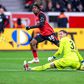 Jeremie Frimpong festeja o segundo golo do Leverkusen ao Hoffenheim