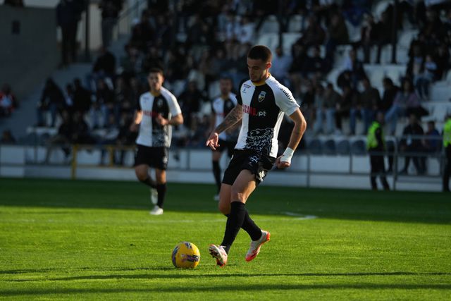 V. Guimarães: médio ofensivo é uma das prioridades