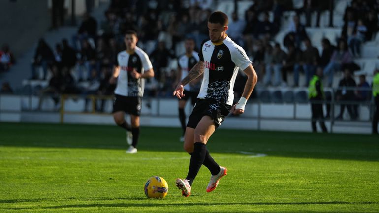 V. Guimarães: médio ofensivo é uma das prioridades
