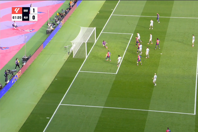 Vídeo: oportuno Lewandowski adianta Barcelona frente ao Alavés