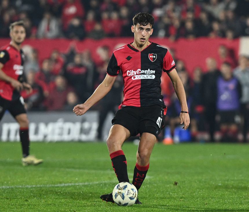 Tomas Pérez em ação pelo Newell's Old Boys