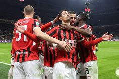 Reijnders a celebrar o 10.º golo pelo Milan