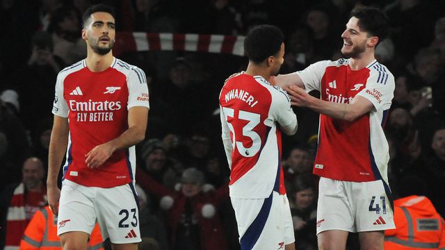 Nwaneri e Declan Rice festejam vitória sobre o Manchester City