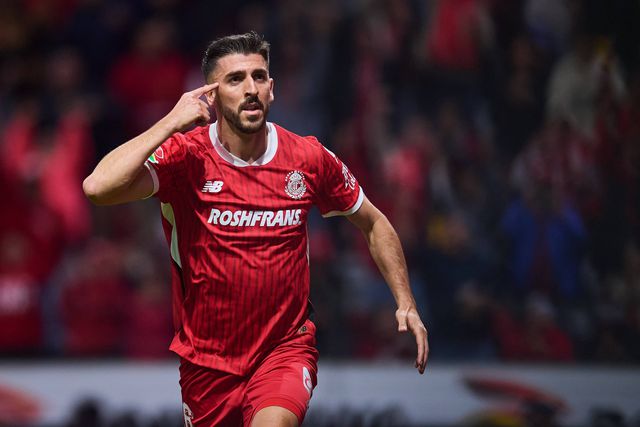 Paulinho festeja golo decisivo na vitória do Toluca