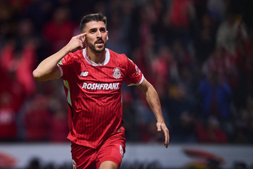 Paulinho festeja golo decisivo na vitória do Toluca