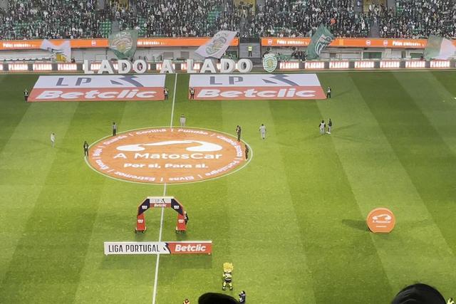 Equipas entram em Alvalade ao som da 'Marcha do Sporting'