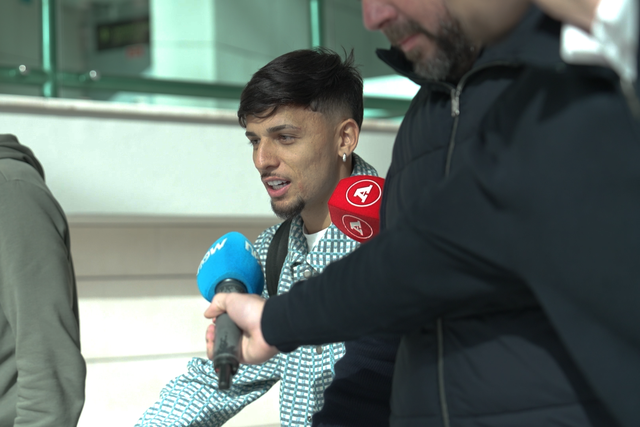 Biel na chegada a Lisboa para reforçar o Sporting