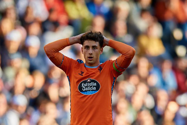 Pablo Durán com as mãos na cabeça depois da derrota do Celta em Valência