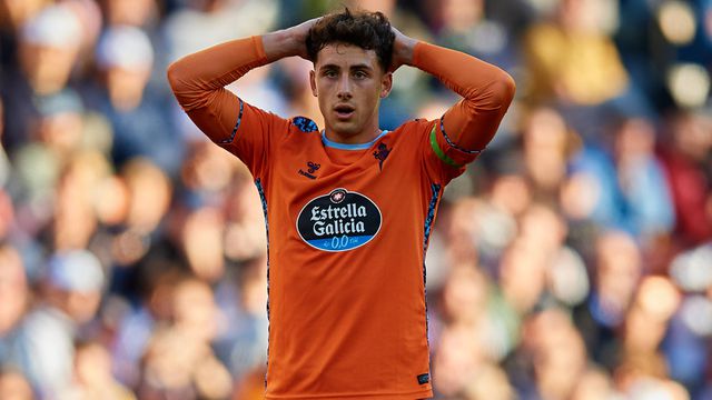 Pablo Durán com as mãos na cabeça depois da derrota do Celta em Valência