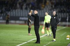 Francesco Farioli no banco do FC Porto no jogo com o Casa Pia - Foto: Sérgio Miguel Santos