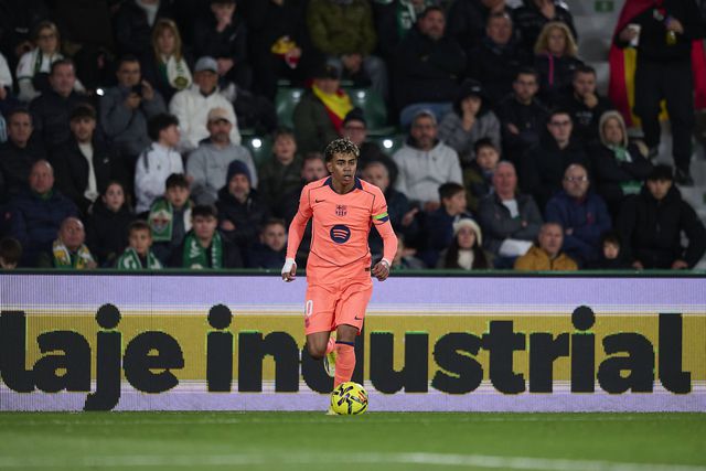 Lamine Yamal marcou na vitória do Barcelona em casa do Elche