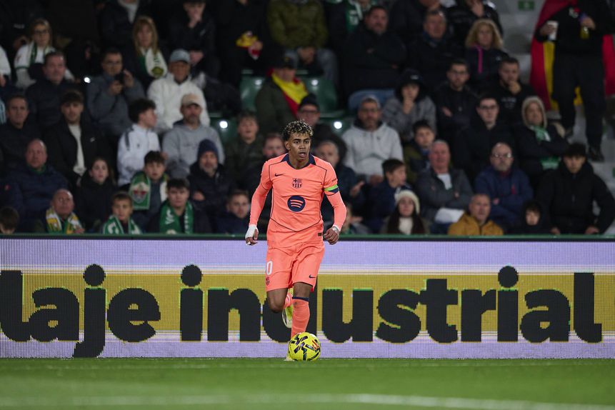 Lamine Yamal marcou na vitória do Barcelona em casa do Elche