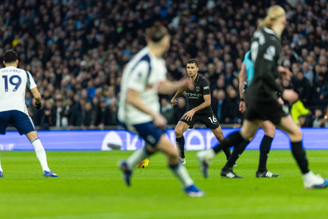 Rodri em ação frente ao Tottenham
