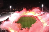 Estádio do PAOK brilhou à luz de tochas